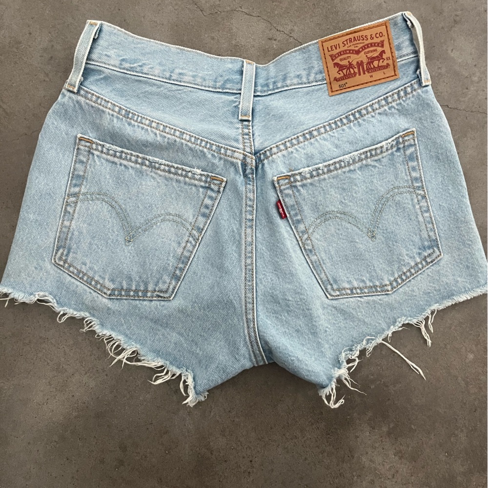 Levi shorts - Picture 3 of 4